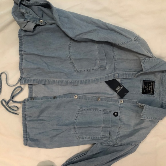 Abercrombie & Fitch Button-up Cinched Denim Shirt - Picture 2 of 5